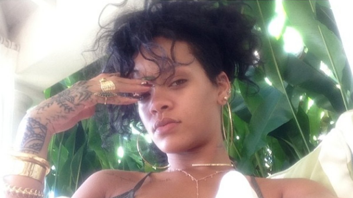 Rihanna älskar selfies.